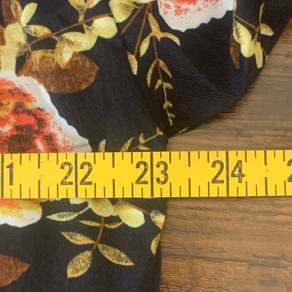 NWT Nessa's Natural Boutique Black Floral Short Kimono One Size - Picture 7 of 8